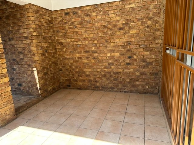 2 Bedroom Property for Sale in Honeydew Grove Gauteng