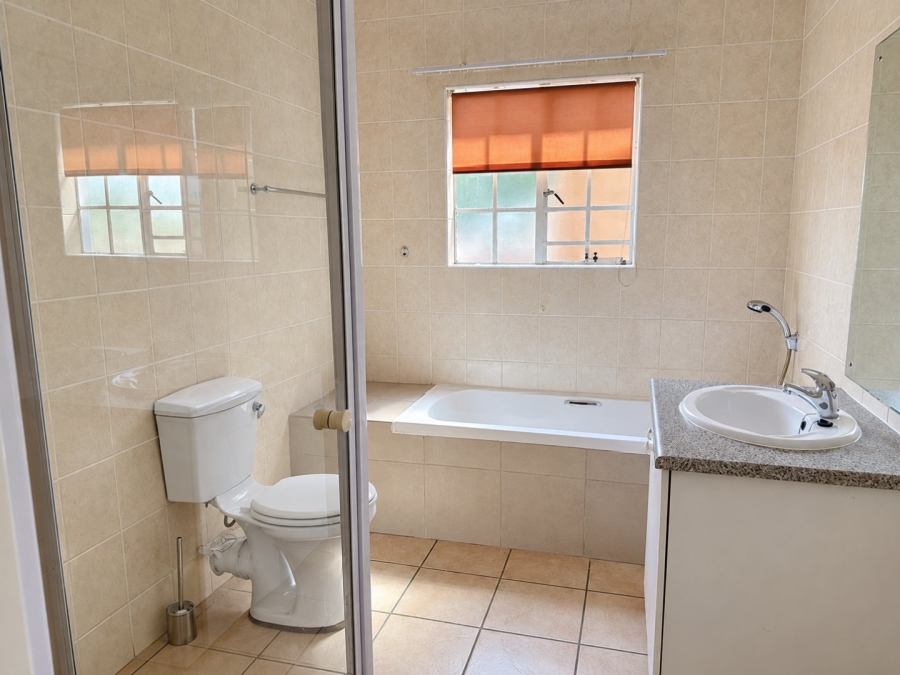 2 Bedroom Property for Sale in Honeydew Grove Gauteng