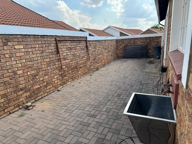 2 Bedroom Property for Sale in Honeydew Grove Gauteng