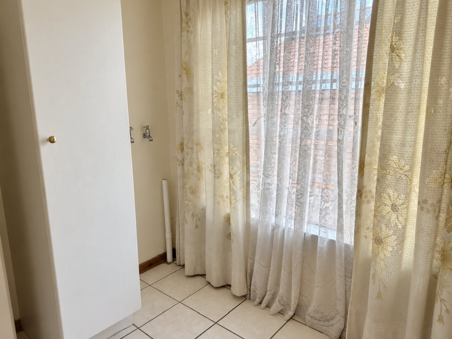 2 Bedroom Property for Sale in Honeydew Grove Gauteng