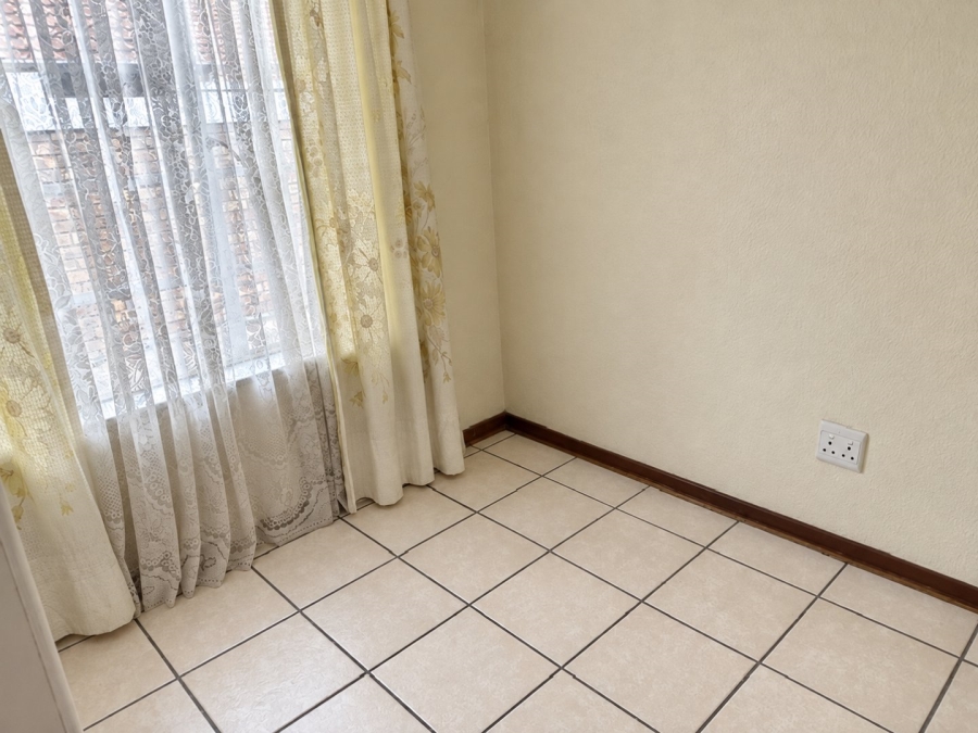 2 Bedroom Property for Sale in Honeydew Grove Gauteng