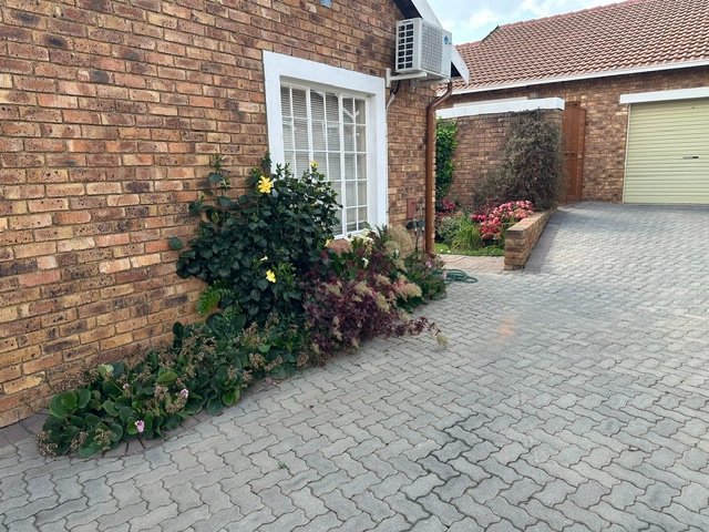 2 Bedroom Property for Sale in Honeydew Grove Gauteng