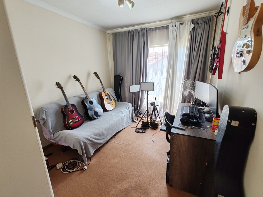 2 Bedroom Property for Sale in Montana Park Gauteng