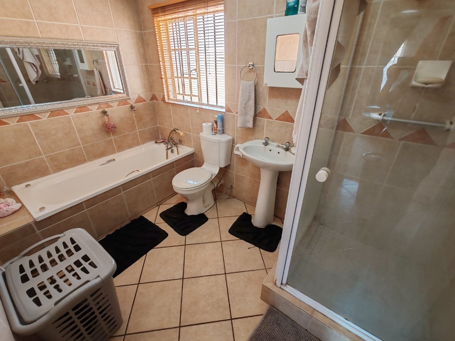 2 Bedroom Property for Sale in Montana Park Gauteng