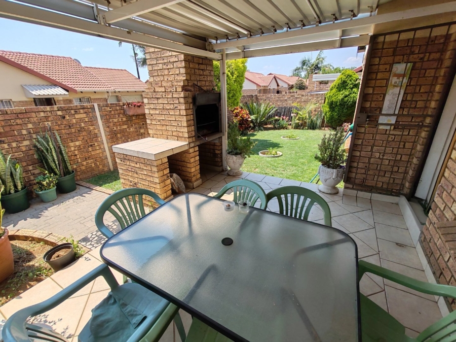 2 Bedroom Property for Sale in Montana Park Gauteng