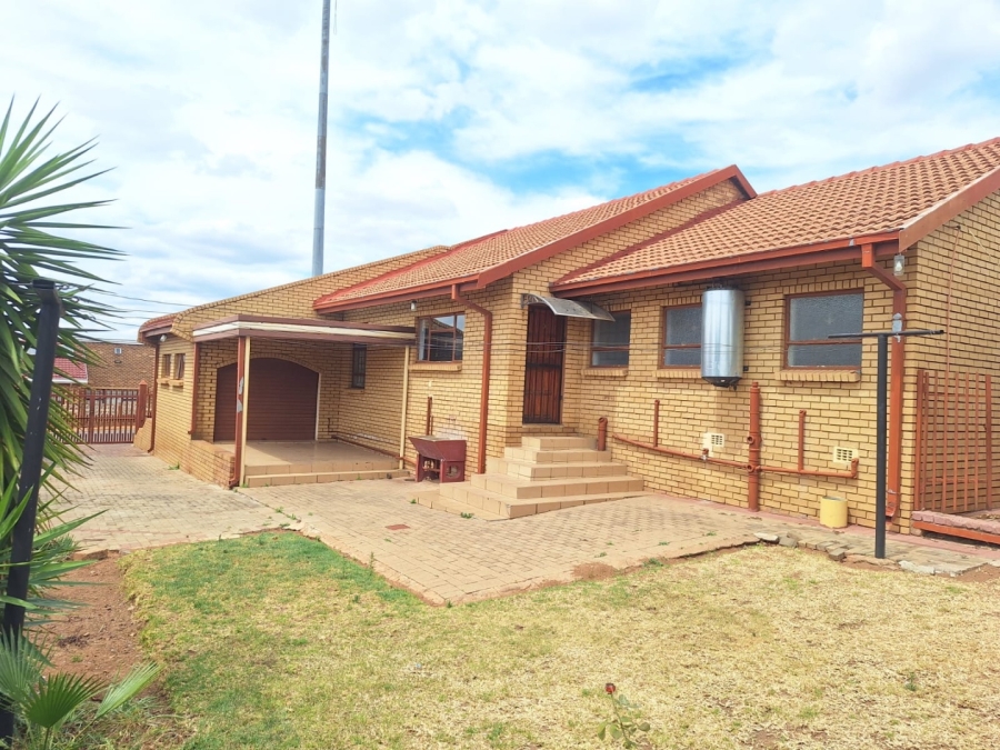 To Let 4 Bedroom Property for Rent in Soshanguve East Ext 4 Gauteng