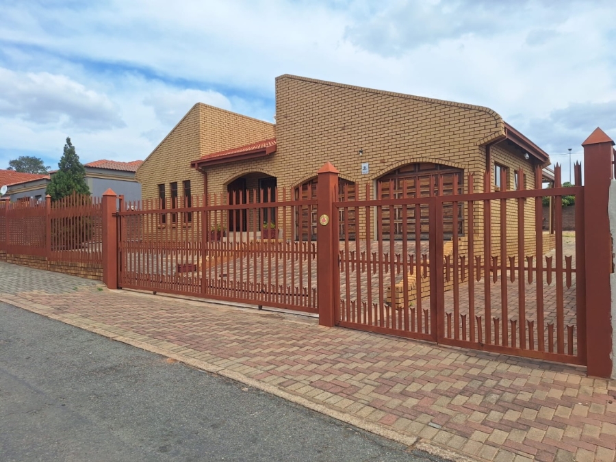 To Let 4 Bedroom Property for Rent in Soshanguve East Ext 4 Gauteng