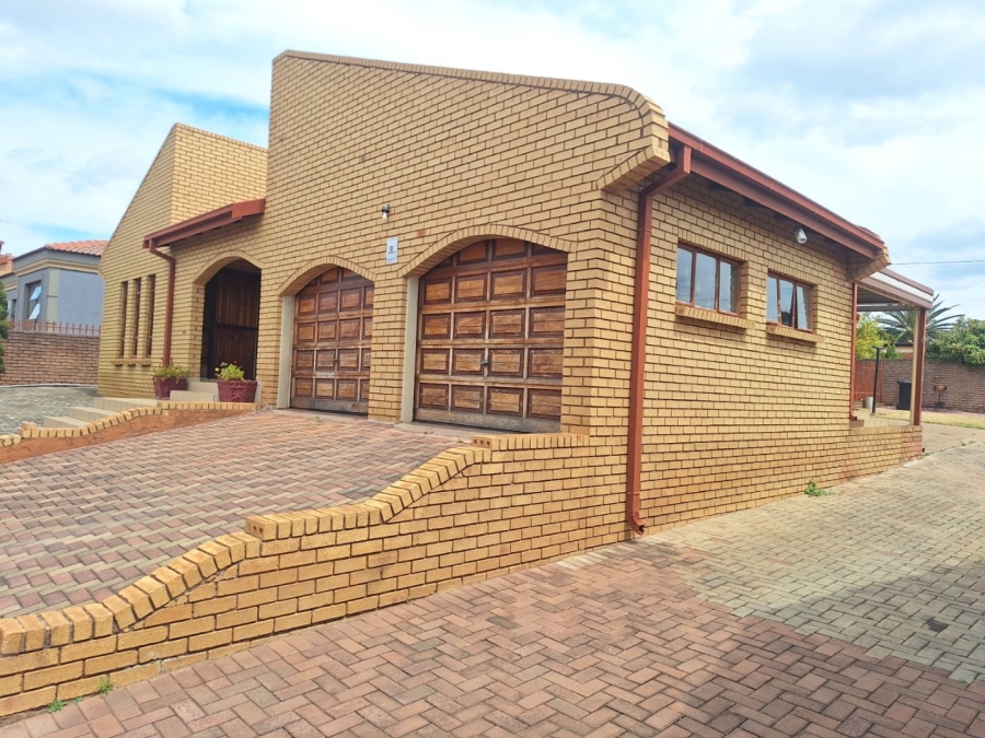 To Let 4 Bedroom Property for Rent in Soshanguve East Ext 4 Gauteng