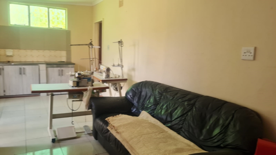 To Let 1 Bedroom Property for Rent in Robertsham Gauteng