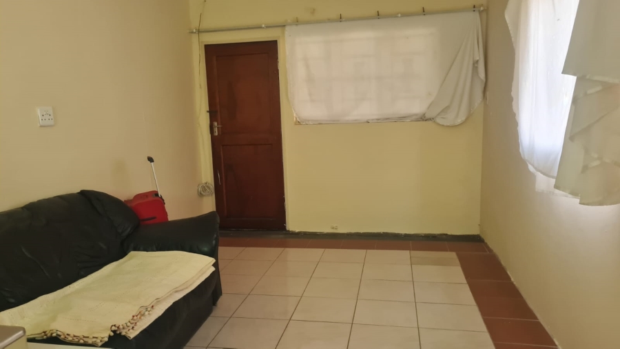 To Let 1 Bedroom Property for Rent in Robertsham Gauteng