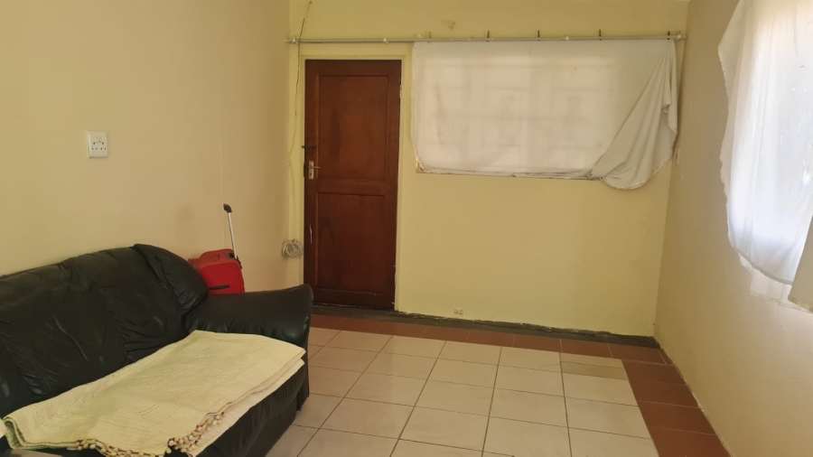 To Let 1 Bedroom Property for Rent in Robertsham Gauteng