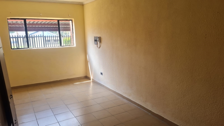 To Let 1 Bedroom Property for Rent in Robertsham Gauteng