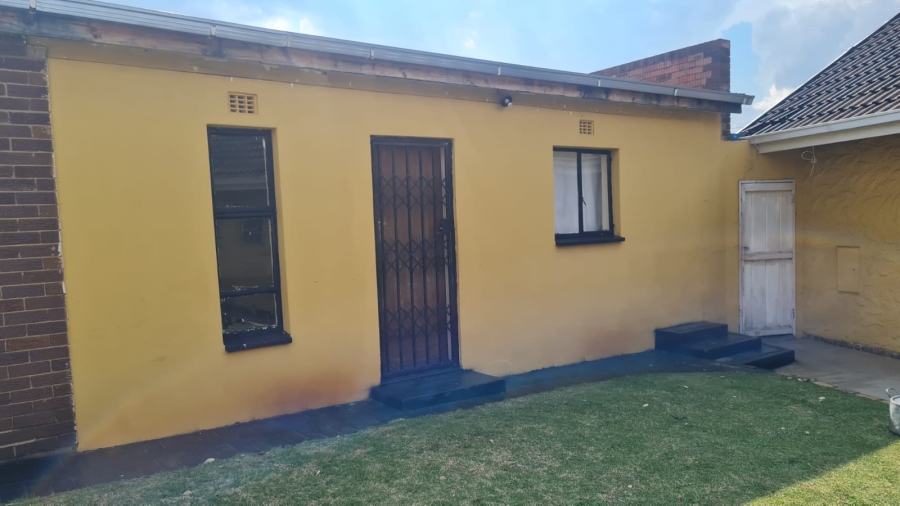 To Let 1 Bedroom Property for Rent in Robertsham Gauteng