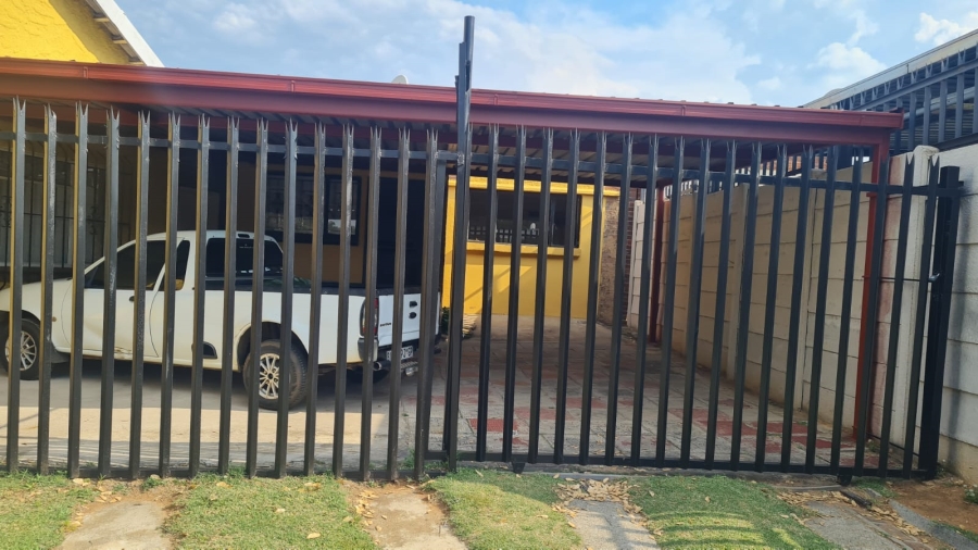 To Let 1 Bedroom Property for Rent in Robertsham Gauteng