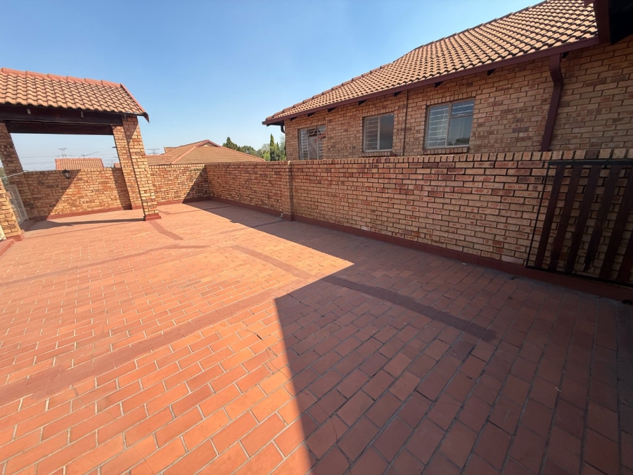 To Let 3 Bedroom Property for Rent in Clubview Gauteng