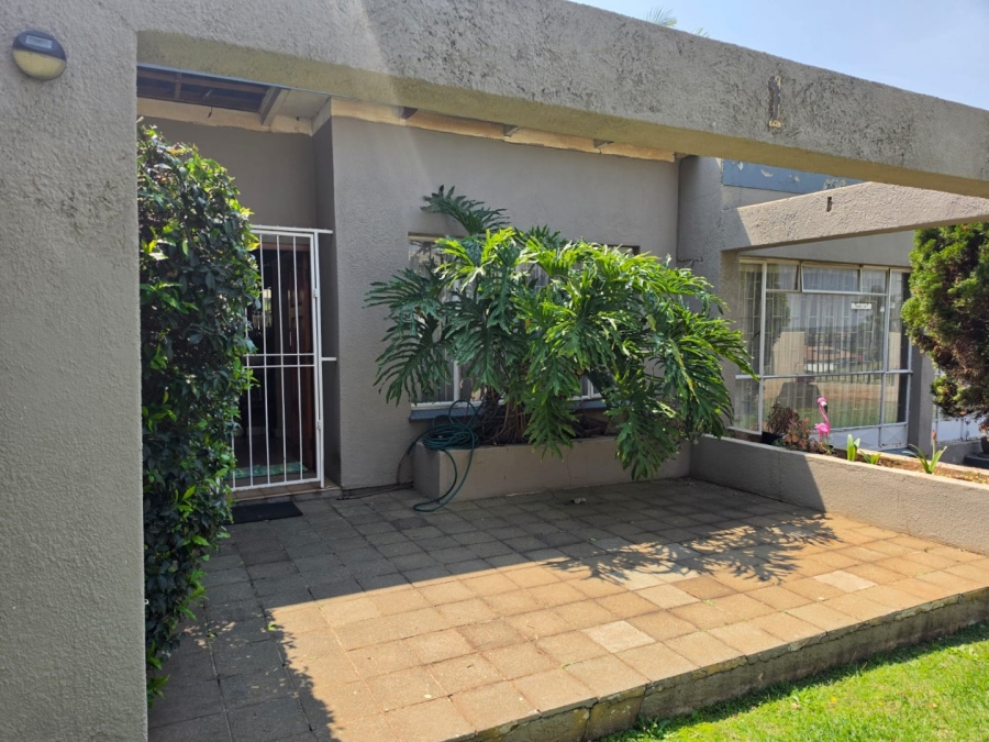 3 Bedroom Property for Sale in Birchleigh Gauteng