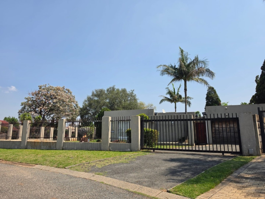 3 Bedroom Property for Sale in Birchleigh Gauteng