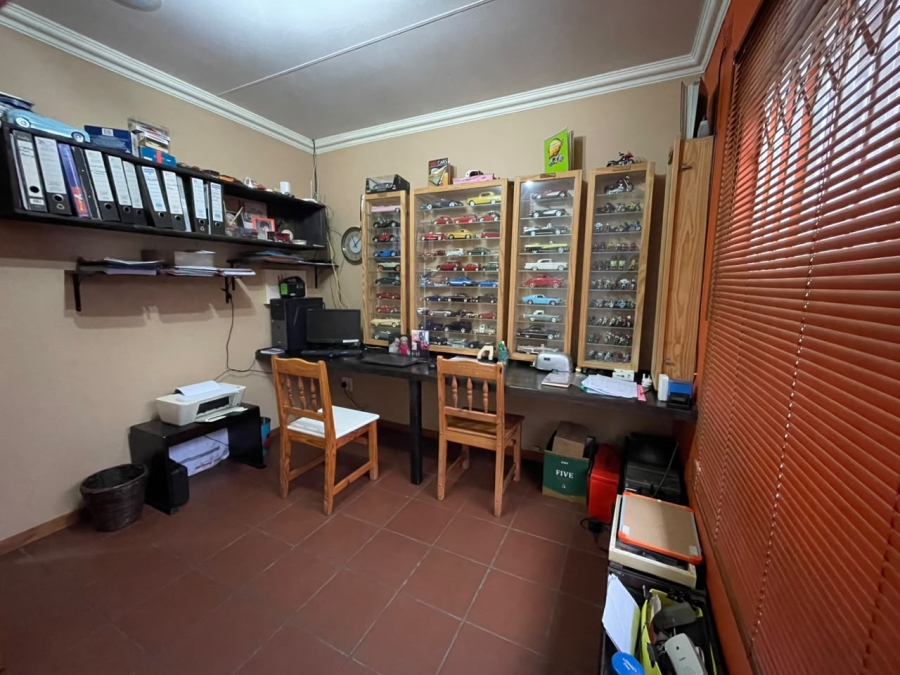 3 Bedroom Property for Sale in Wilro Park Gauteng
