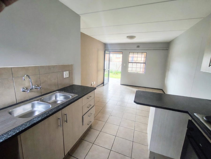 2 Bedroom Property for Sale in Noordwyk Gauteng