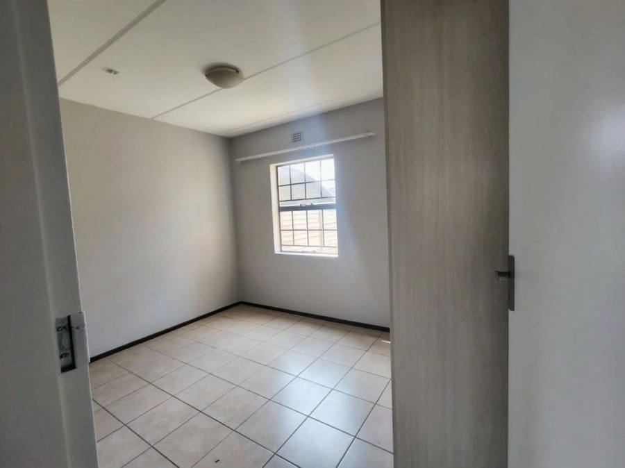 2 Bedroom Property for Sale in Noordwyk Gauteng