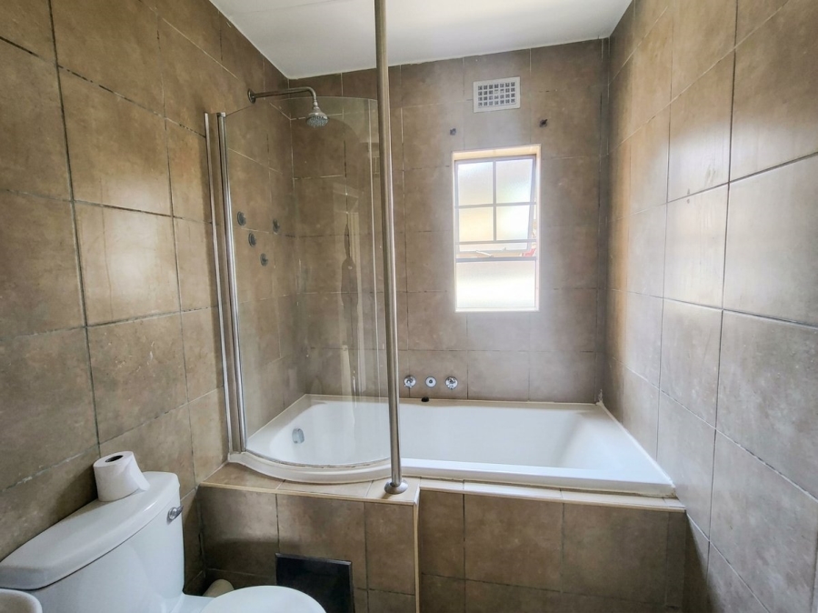 2 Bedroom Property for Sale in Noordwyk Gauteng