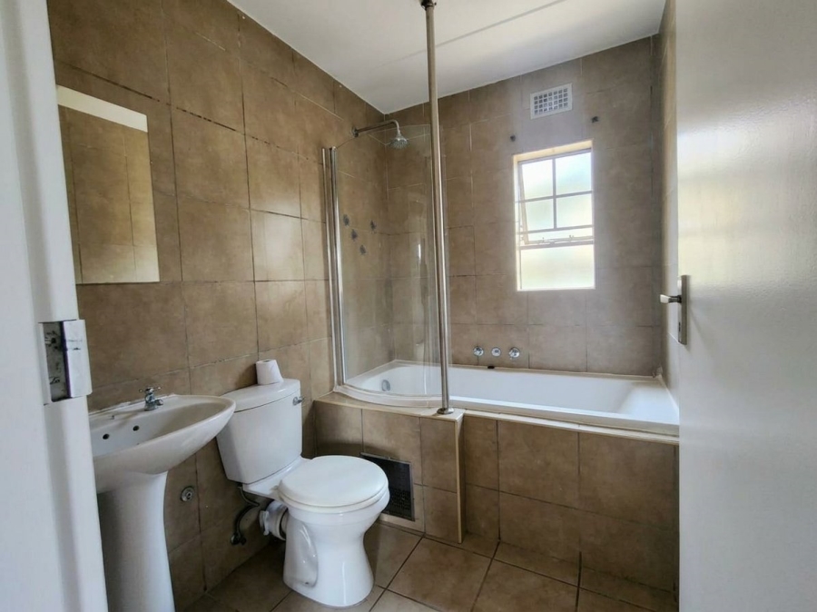 2 Bedroom Property for Sale in Noordwyk Gauteng