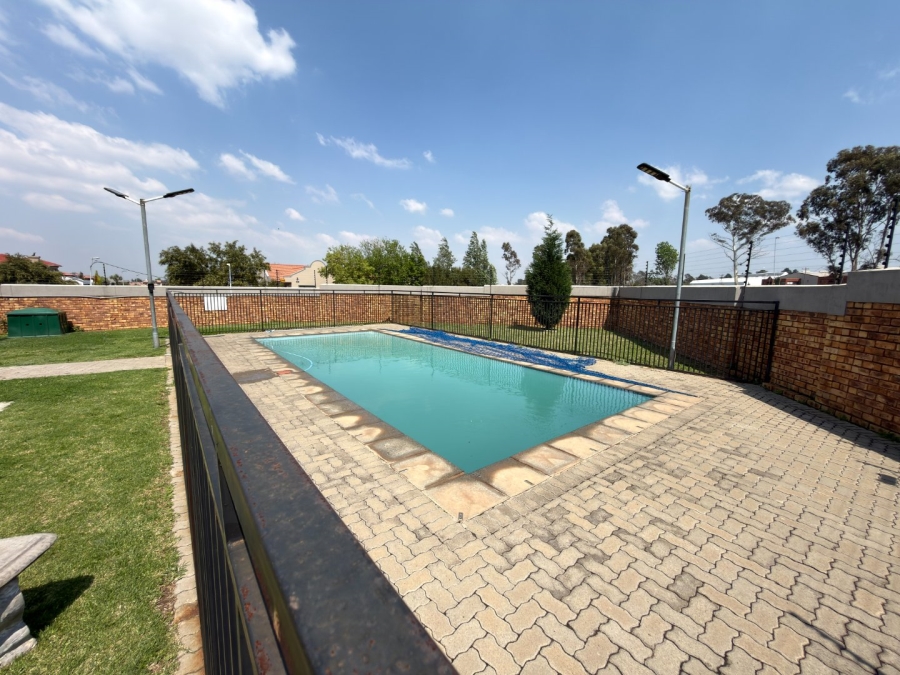 2 Bedroom Property for Sale in Brakpan Central Gauteng