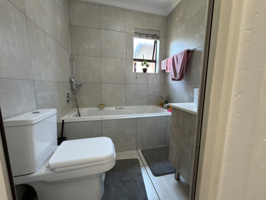 2 Bedroom Property for Sale in Brakpan Central Gauteng