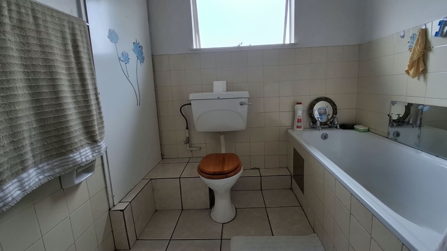 3 Bedroom Property for Sale in Three Rivers Proper Gauteng