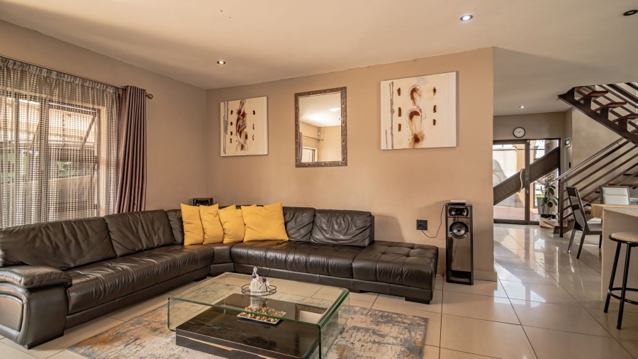 To Let 5 Bedroom Property for Rent in Alveda Gauteng