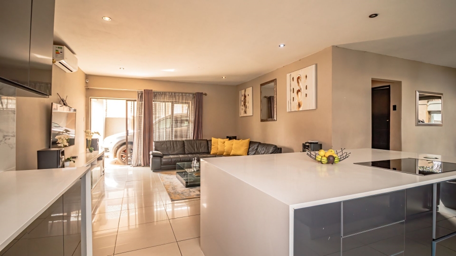 To Let 5 Bedroom Property for Rent in Alveda Gauteng