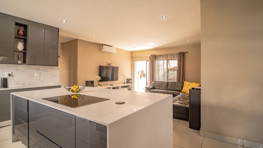 To Let 5 Bedroom Property for Rent in Alveda Gauteng