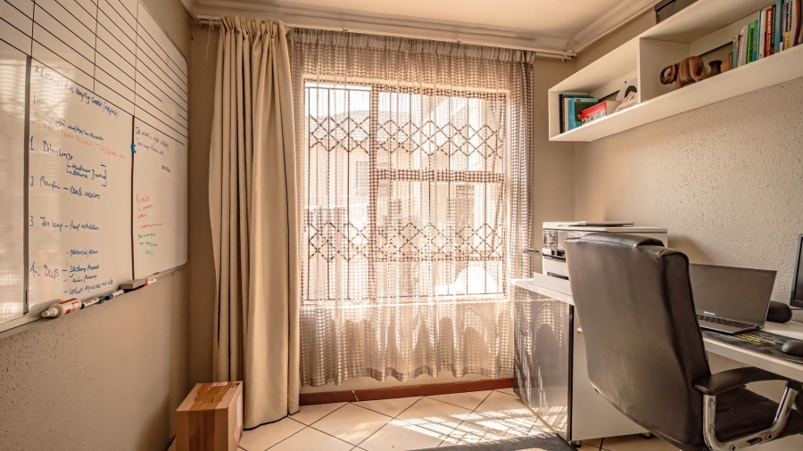 To Let 5 Bedroom Property for Rent in Alveda Gauteng