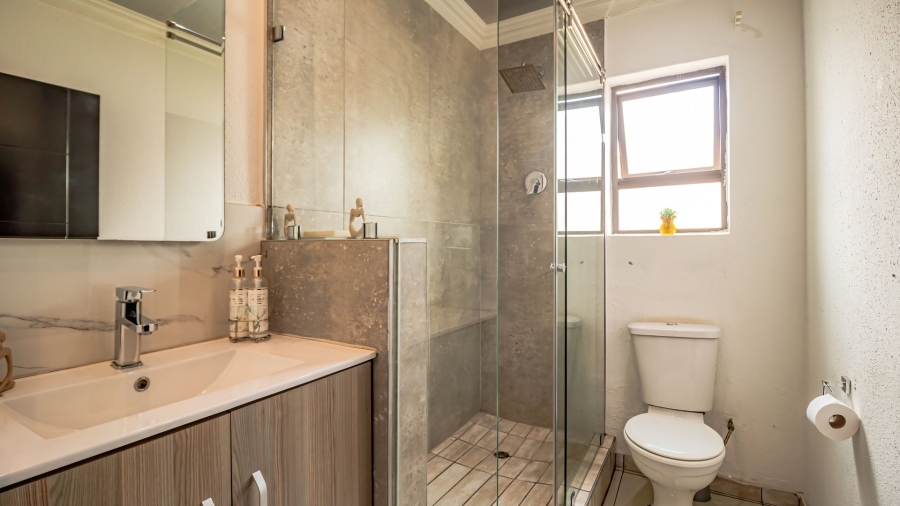 To Let 5 Bedroom Property for Rent in Alveda Gauteng
