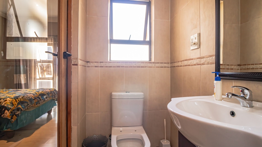 To Let 5 Bedroom Property for Rent in Alveda Gauteng