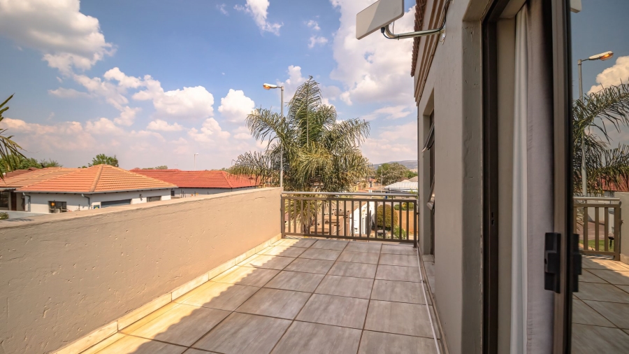 To Let 5 Bedroom Property for Rent in Alveda Gauteng