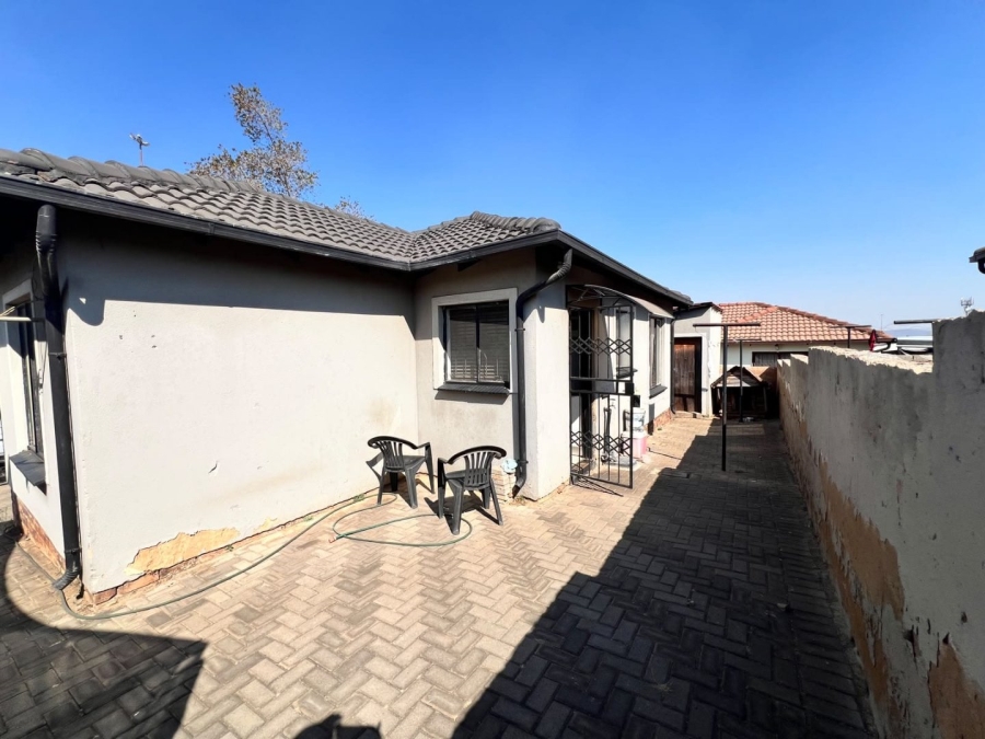 3 Bedroom Property for Sale in Lotus Gardens Gauteng