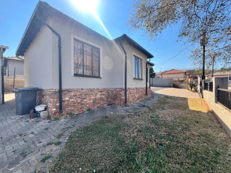 3 Bedroom Property for Sale in Lotus Gardens Gauteng