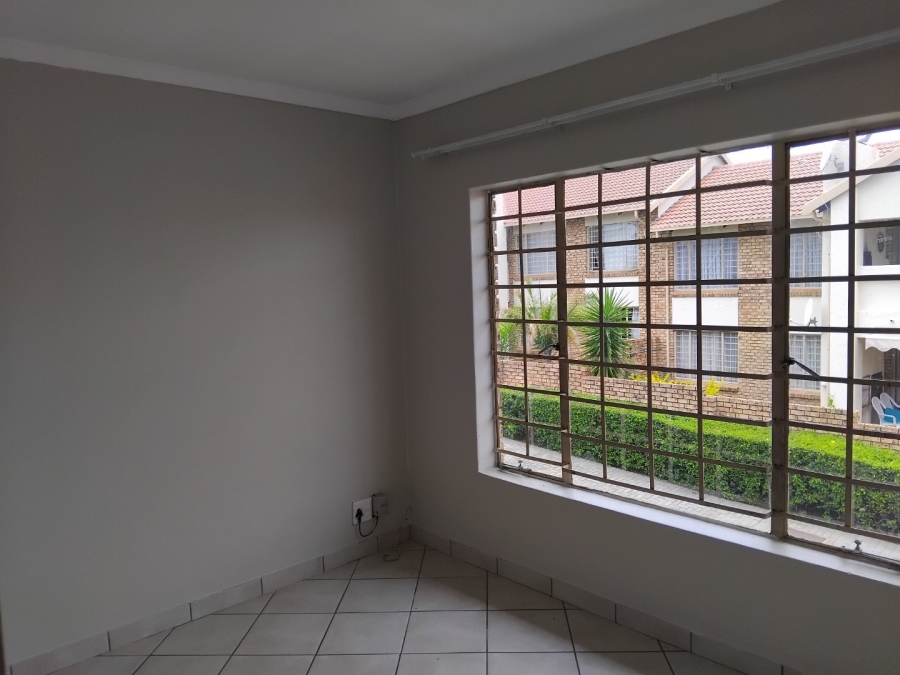 To Let 2 Bedroom Property for Rent in Mooikloof Ridge Gauteng