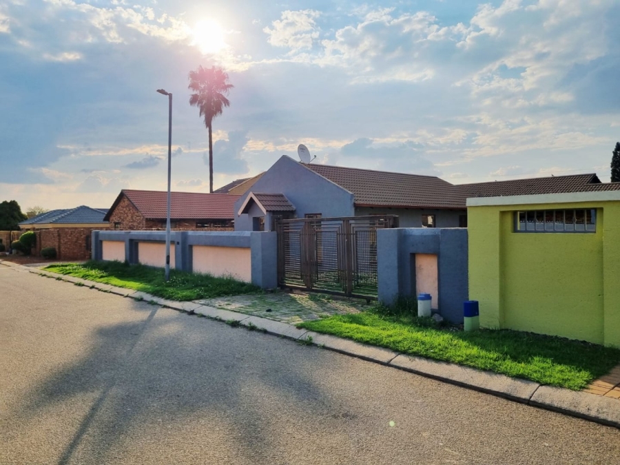3 Bedroom Property for Sale in Spruit View Gauteng