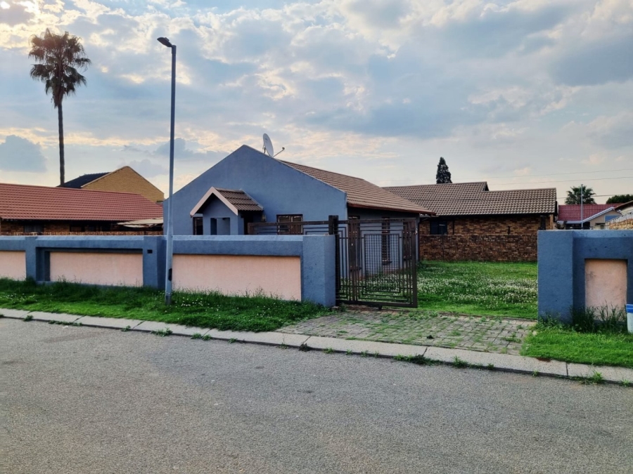 3 Bedroom Property for Sale in Spruit View Gauteng