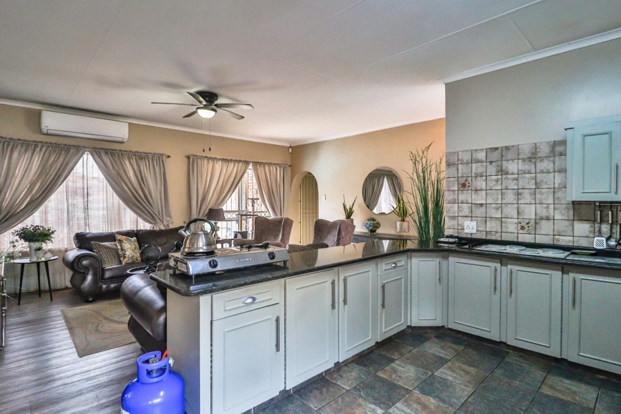 6 Bedroom Property for Sale in Theresa Park Gauteng