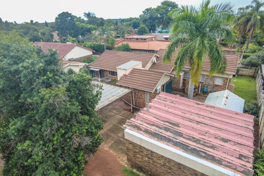 6 Bedroom Property for Sale in Theresa Park Gauteng