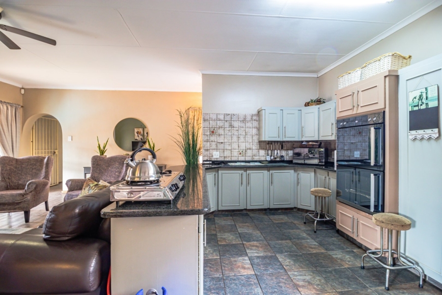 6 Bedroom Property for Sale in Theresa Park Gauteng