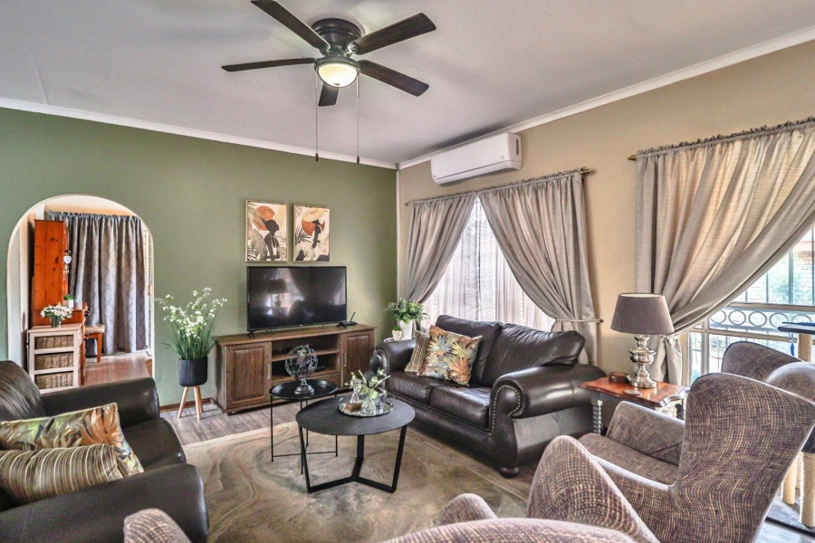 6 Bedroom Property for Sale in Theresa Park Gauteng