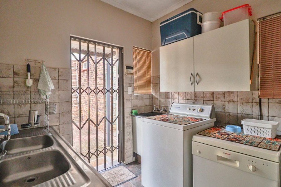 6 Bedroom Property for Sale in Theresa Park Gauteng