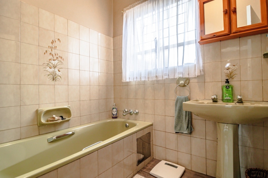 6 Bedroom Property for Sale in Theresa Park Gauteng