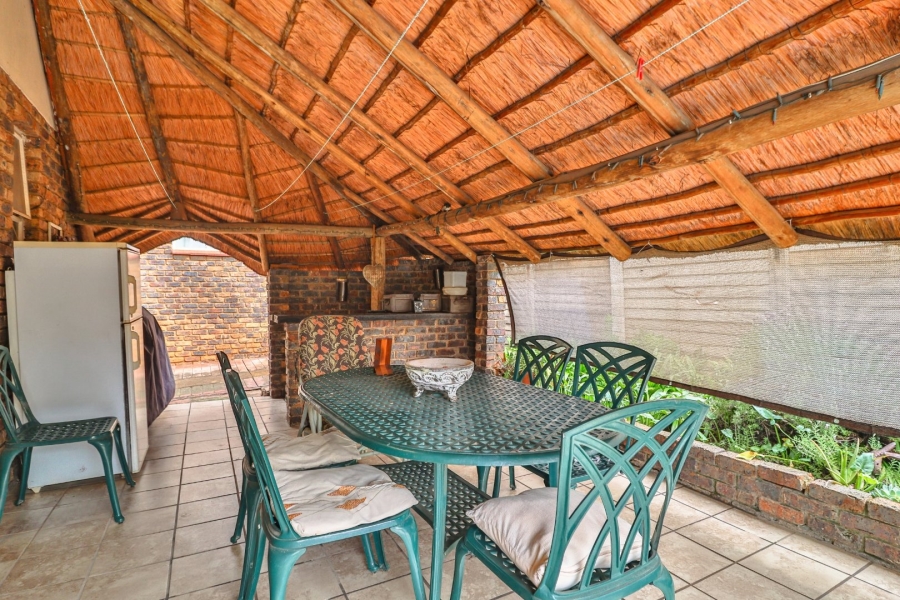 6 Bedroom Property for Sale in Theresa Park Gauteng
