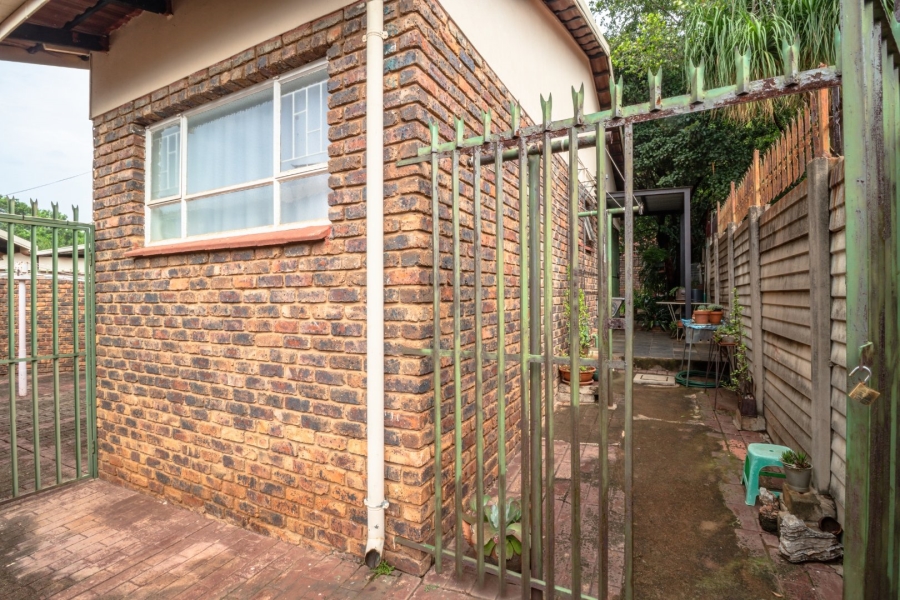 6 Bedroom Property for Sale in Theresa Park Gauteng