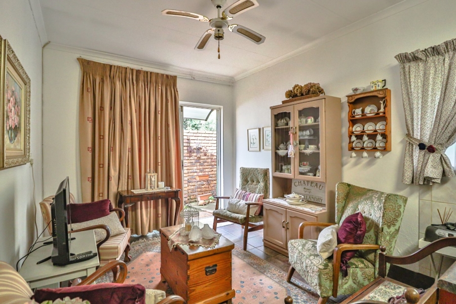 6 Bedroom Property for Sale in Theresa Park Gauteng